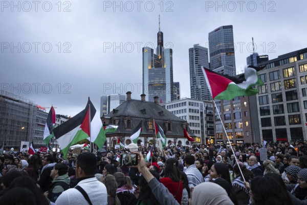 Around 1, 500 people take part in a pro-Palestine demonstration at the Hauptwache in Frankfurt am