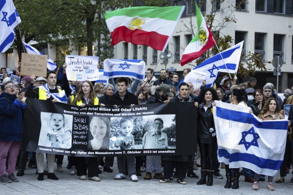 Numerous people gather for a vigil at the Hauptwache in Frankfurt am Main on the second anniversary