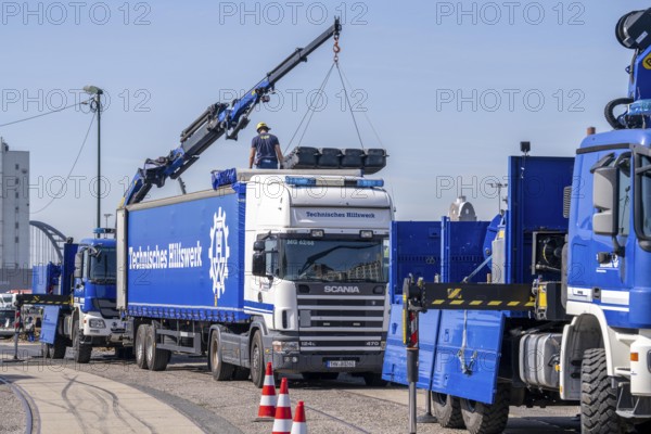 Construction of a floating platform with the jet-float system, this can be used as a work platform,