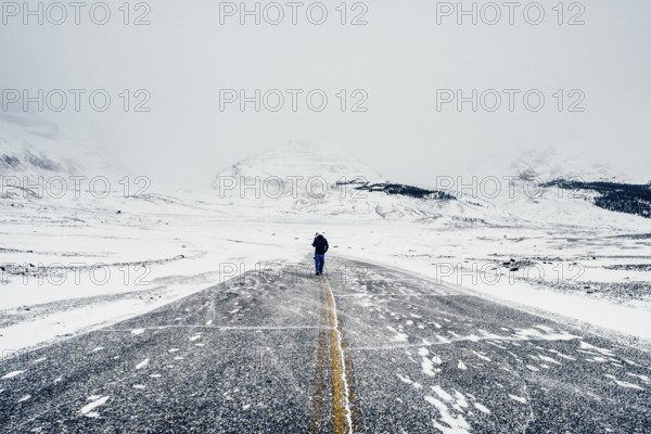 Winter road trip on the Icefields Parkway with lots of snow and ice, Banff National Park, Jasper