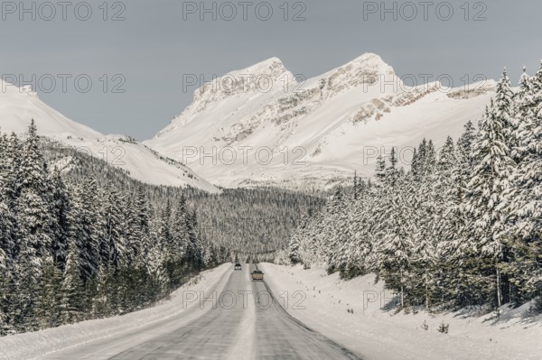 Winter road trip on the Icefields Parkway with lots of snow and ice, Banff National Park, Jasper