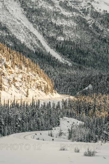 Winter road trip on the Icefields Parkway with lots of snow and ice, Banff National Park, Jasper
