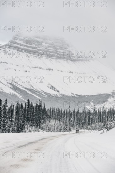 Winter road trip on the Icefields Parkway with lots of snow and ice, Banff National Park, Jasper
