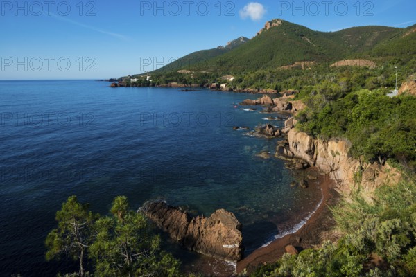Picturesque coast and red rocks, near Anthéor, Saint-Raphaël, Massif de l'Esterel, Esterel