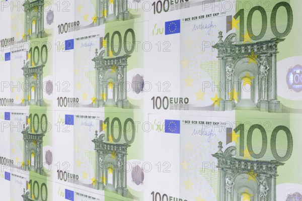 100 euro banknotes