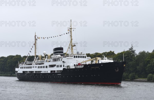 MS NORDSTJERNEN, cruise ship, NORDSTJERNEN in the Kiel Canal, NOK, Kiel Canal, Kiel Canal,