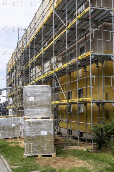 Energy refurbishment of an older residential building, thermal insulation with mineral wool