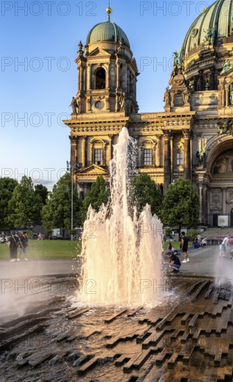 The pleasure garden with the fountain and the Berlin Cathedral, Berlin, Germany