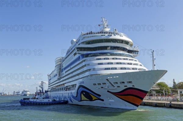 Cruise ship AIDAmar is pushed against the quay wall by tugboats, Warnow, Warnemünde, Rostock,