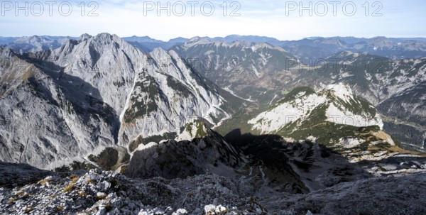 Mountain panorama from the summit of the Gamsjoch, view of Laliderer Tal and Rißtal with summit