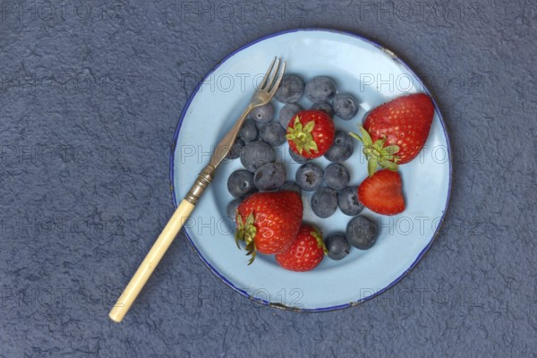 Plate with strawberries and blueberries, Fragaria, Vaccinium