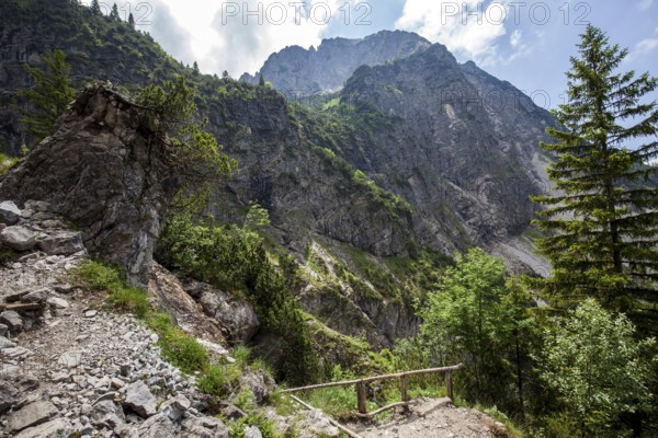 Hiking trail from Gaißalpe to Unterer Gaißalpsee, behind Rubihorn, near Oberstdorf, Oberallgäu,