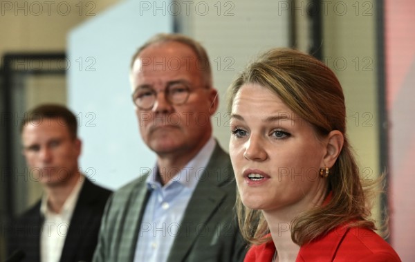 Matthias Miersch (centre), Chairman of the SPD parliamentary group, and Sonja Eichwede, one of the