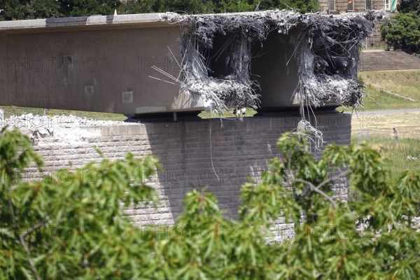 Demolition of the partially collapsed Carola Bridge, condition on 21 June 2025, Dresden, Saxony,