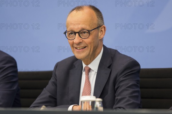 Federal Chancellor Merz (CDU, Federal Chancellor) during a press conference after the consultation