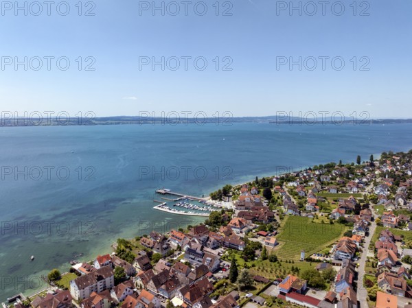 Luftbild von der Bodenseegemeinde Hagnau, Winzerdorf und beliebter Ferienort am Bodensee, mit dem