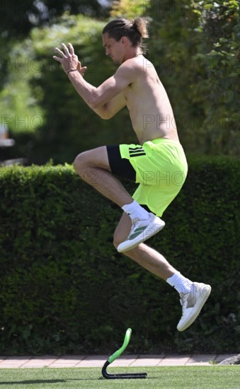 Training, warm-up, Alexander Zverev GER, upper body naked, tennis, ATP 250, BOSS Open 2025,