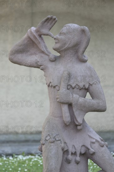 Sculpture of Till Eulenspiegel with gesture, thumb on nose, arm, high, up, hand, Bernburg,