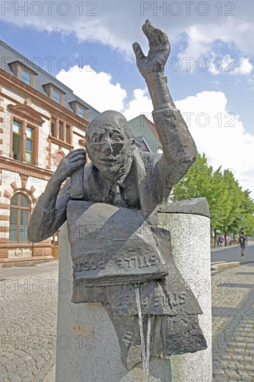 Postal fountain with sculpture symbolising silent mail, inscription, telephoning, gesture, arm,