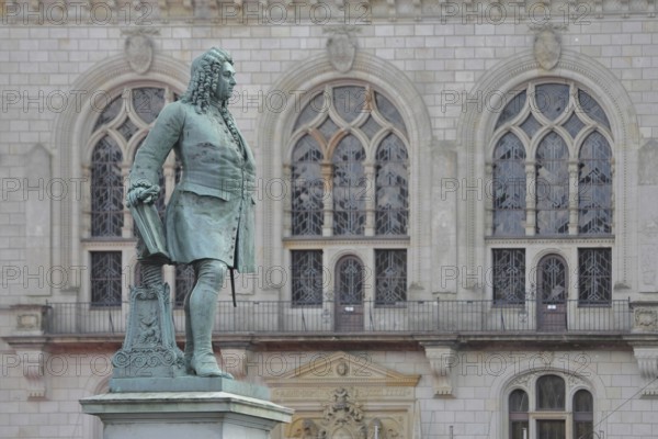 Sculpture Handel monument by Hermann Heidel 1859, George Frideric Handel, George with music stand,