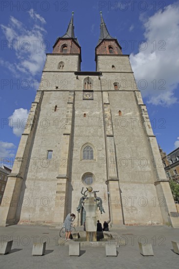 Late Gothic Market Church of Our Lady, Renaissance, landmark, twin towers, view upwards, Hallplatz,