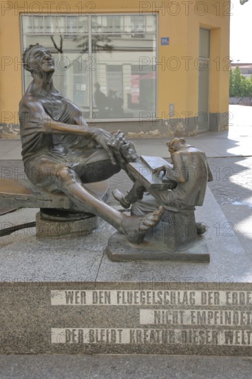 Sculpture Zither-Reinhold alias Reinhold Lohse by Wolfgang Dreysse 2001, street musician and