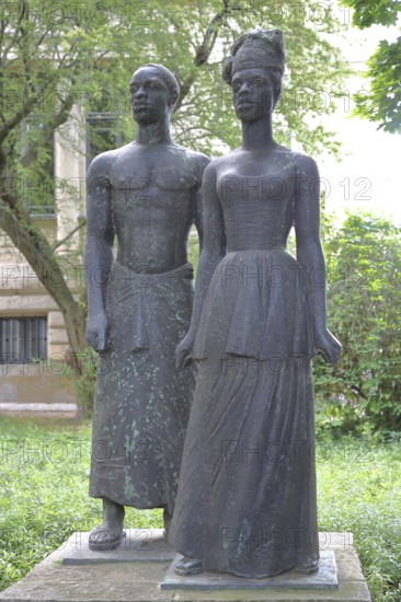 Free Africa by Gerhard Geyer 1961, bronze sculpture, African, African, African woman, woman,