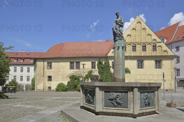 Four Seasons Fountain by Martin Wetzel 1981 and Domapotheke zum Rautenkranz, bronze sculpture,