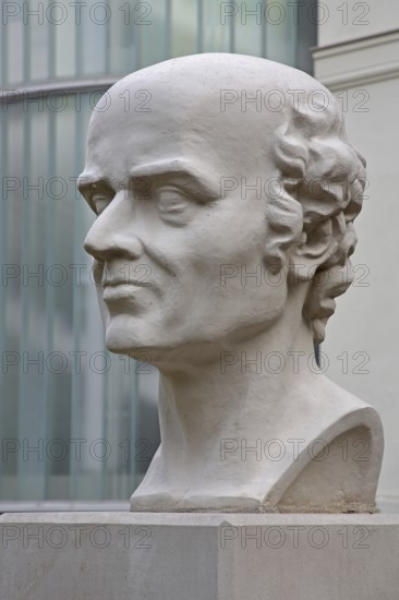 Memorial to the physician, doctor and founder of homeopathy Samuel Hahnemann, sculpture, head,