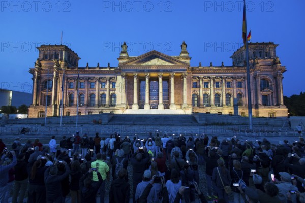 To mark the 30th anniversary of the wrapping of the Reichstag by Christo and Jeanne-Claude from 24