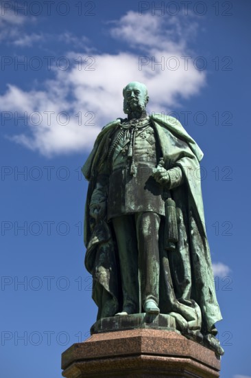 Monument to Emperor Wilhelm I by Fritz Gerth with pedestal made of Swedish red granite, spa garden,