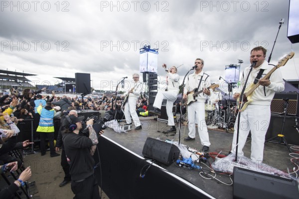 Steffen Israel (guitarist and keyboarder), Felix Brummer (singer), Karl Schumann (guitarist) and