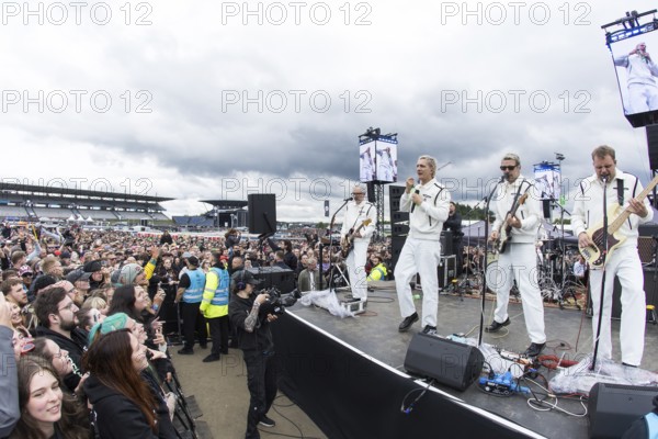 Steffen Israel (guitarist and keyboarder), Felix Brummer (singer), Karl Schumann (guitarist) and