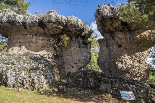 Rock Los Amantes de Teruel, Ciudad encantada, area of rock formations, nature reserve, Cuenca