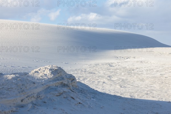 Sand dunes at White Sands National Park in Alamogordo, New Mexico, USA