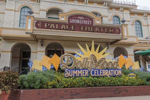 Groups of guests get photos taken in front of the Showstreet Palace Theater at the Dollywood