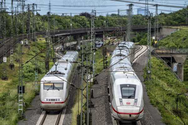 ICE 2, left, ICE 4 train on the line between Bochum and Dortmund, near Dortmund-Marten, multi-lane
