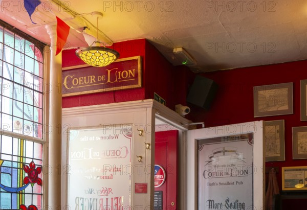 Interior of Couer De Lion pub, Northumberland Passage, city of Bath, north east Somerset, England,