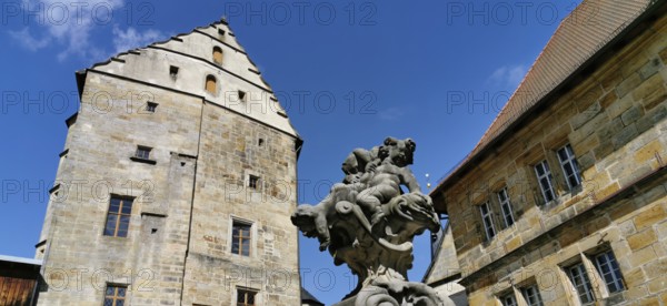 Thurnau Castle, inner courtyard with fountain, Kulmbach district, Upper Franconia, Bavaria, Germany