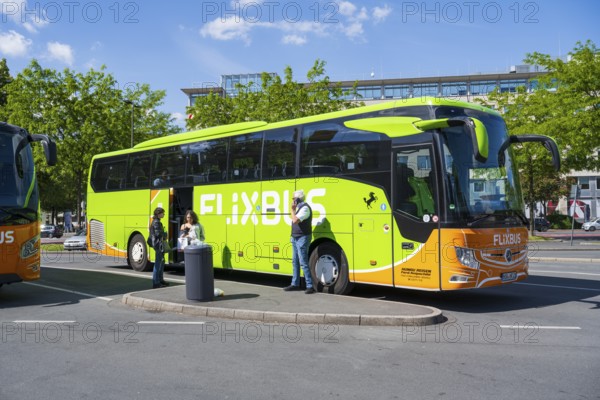Flixbus, people standing in front, ZOB, Dortmund, Ruhr area, Westphalia, North Rhine-Westphalia,