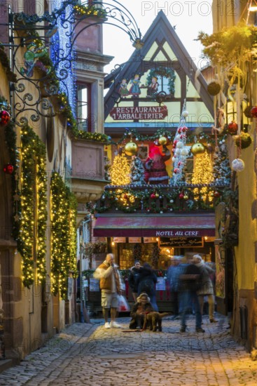 Christmassy decorated half-timbered houses, Christmas market, Riquewihr, Grand Est, Haut-Rhin,