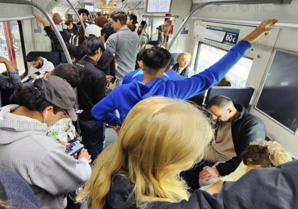 Many people crowded on the S1 S-Bahn train, DB Regio AG, North Rhine-Westphalia region, Solingen,