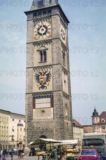 Stadtturm Enns, Enns City Tower, street market in Hauptplatz main square, Enns, Austria, Europe