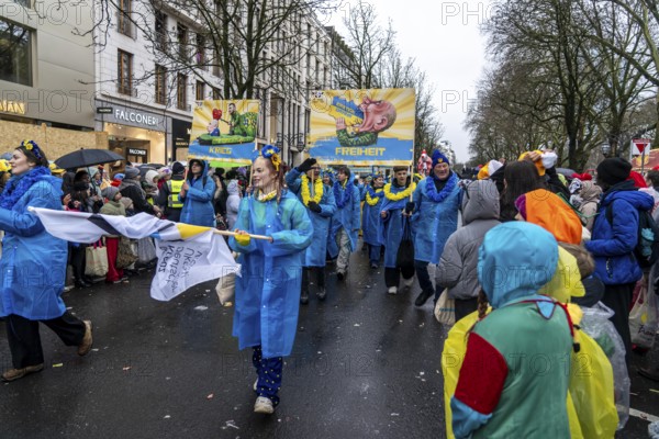 Members of the Blau-Gelbes Kreuz association, German-Ukrainian Association e.V., as a foot group at