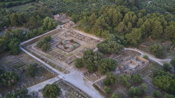 Soft morning light, Leonidaion, workshop of Phidias and early Christian Bailica, Heroon,