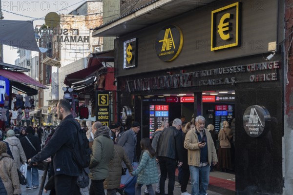 Istanbul, Turkey 7th January 2025. A Turkish currency exchange office in a busy shopping street in