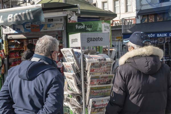Istanbul, Turkey. January 3rd 2025. Turkish customers browse newspapers and magazines outside a