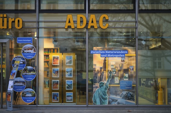 ADAC Reisebüro, advertising for trips to the USA, Kronprinzenstraße, Stuttgart, Baden-Württemberg,