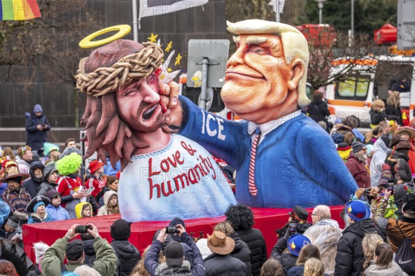 Rose Monday procession in Düsseldorf, theme car by wagon manufacturer Jacques Tilly, theme US