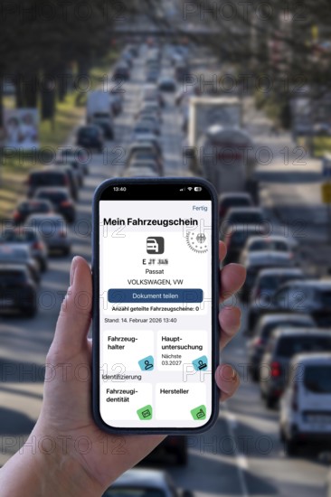 Symbolic image, digital vehicle license, in the i-car app of the Federal Motor Transport Authority,
